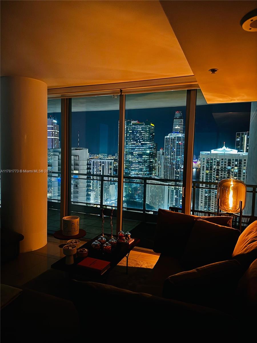 MINT CONDO - Residential