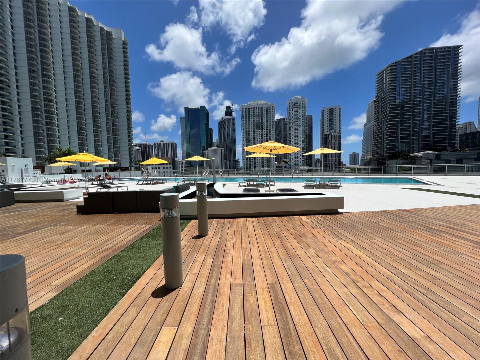 MINT CONDO - Residential