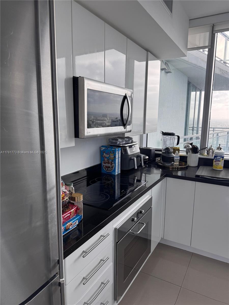 MINT CONDO - Residential