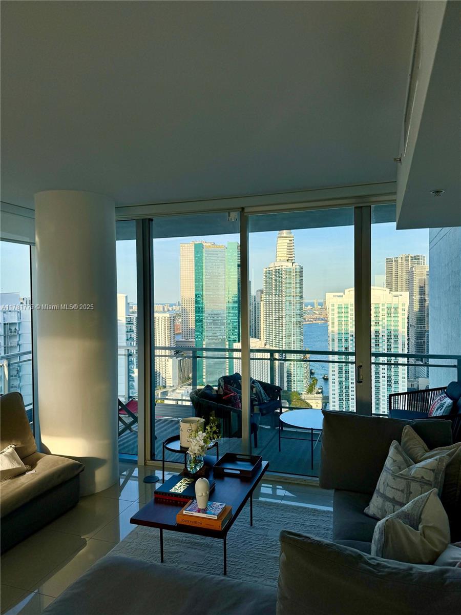 MINT CONDO - Residential