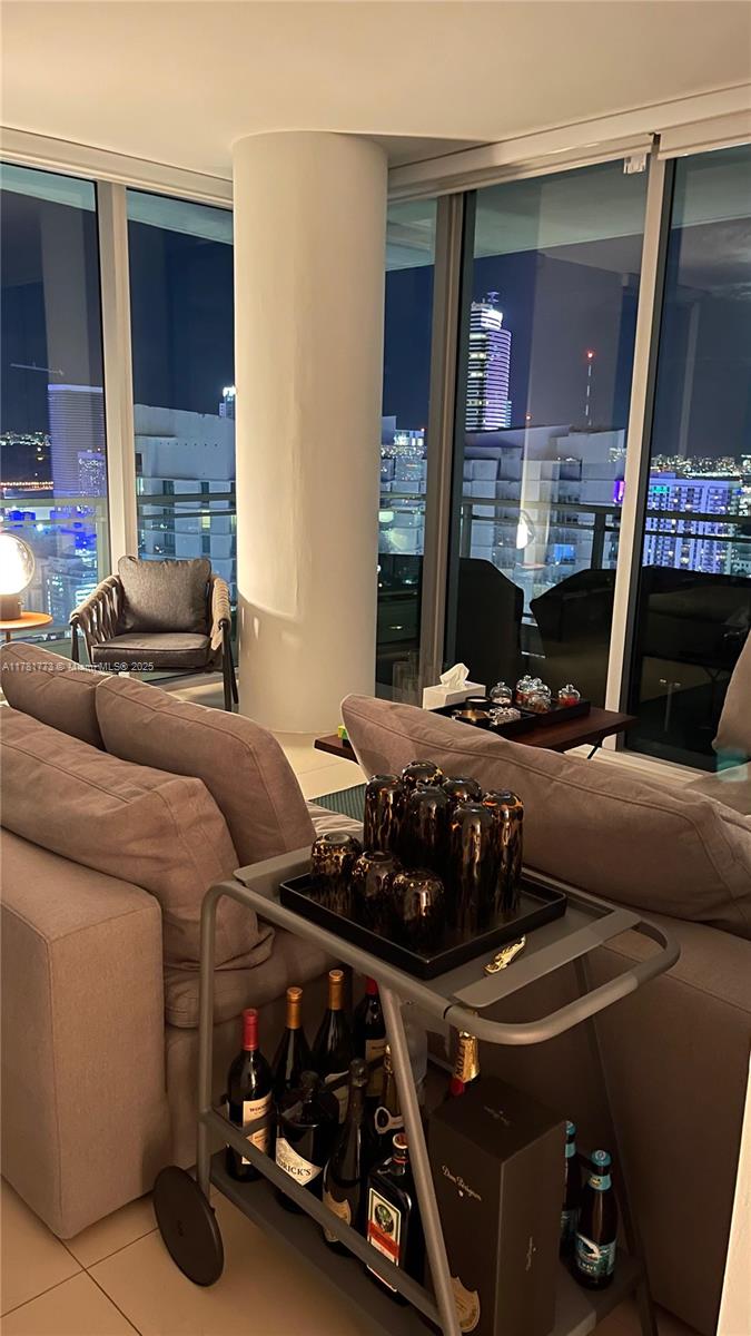 MINT CONDO - Residential