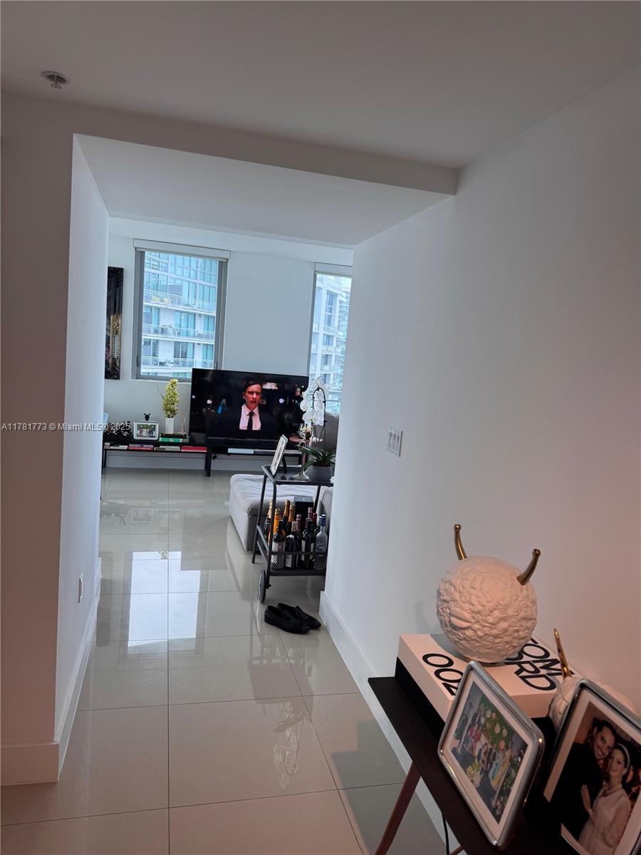 MINT CONDO - Residential