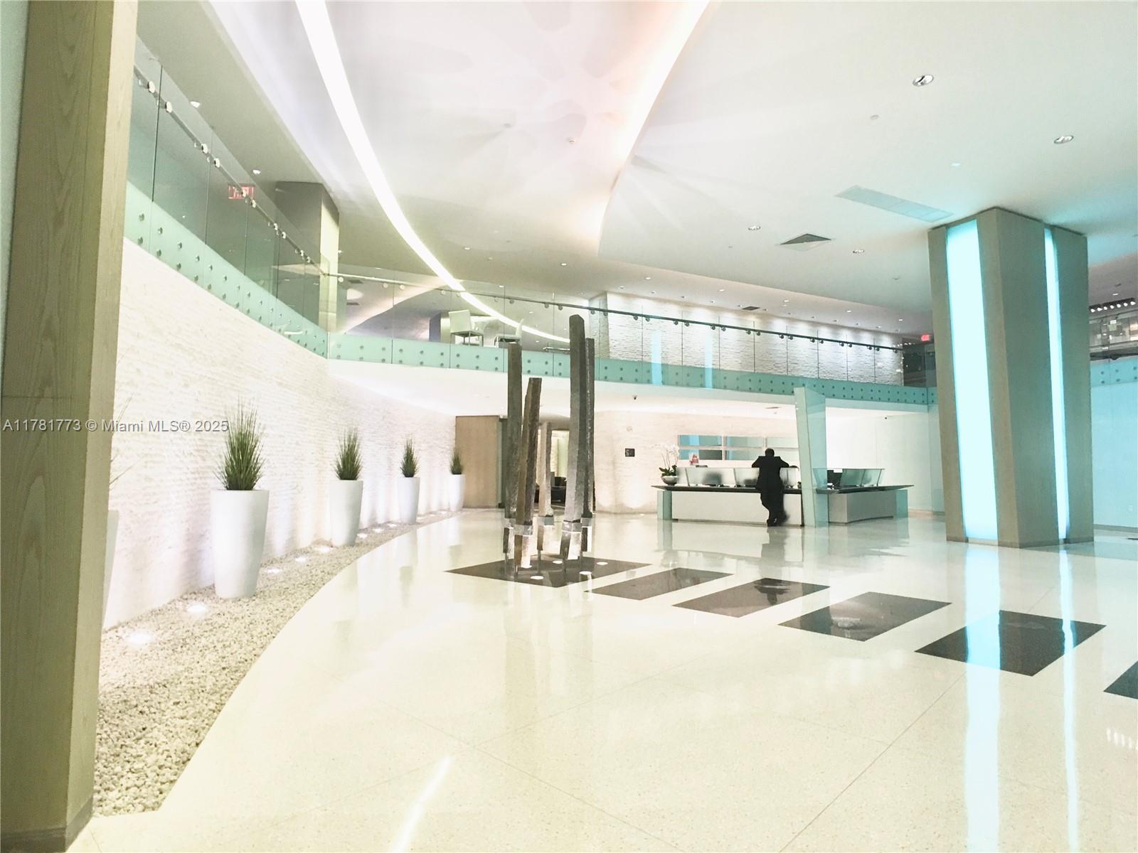 MINT CONDO - Residential