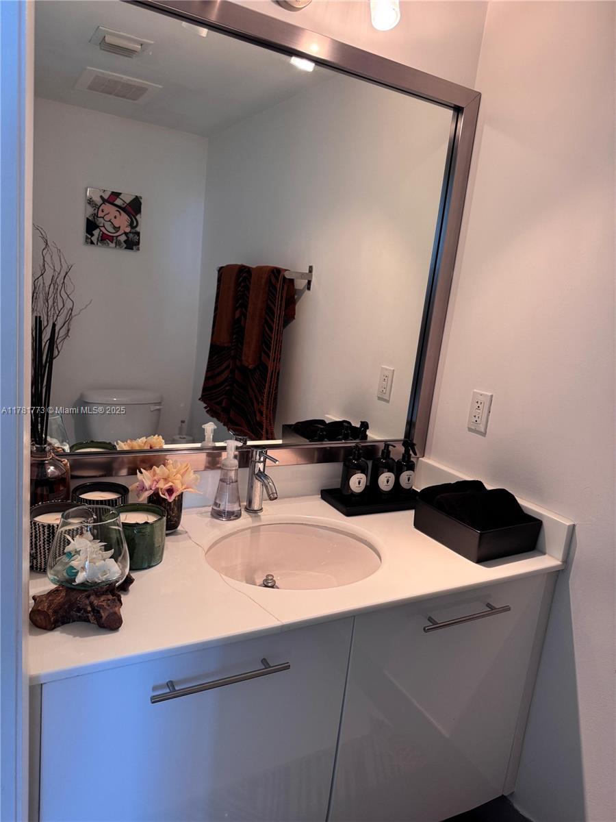 MINT CONDO - Residential