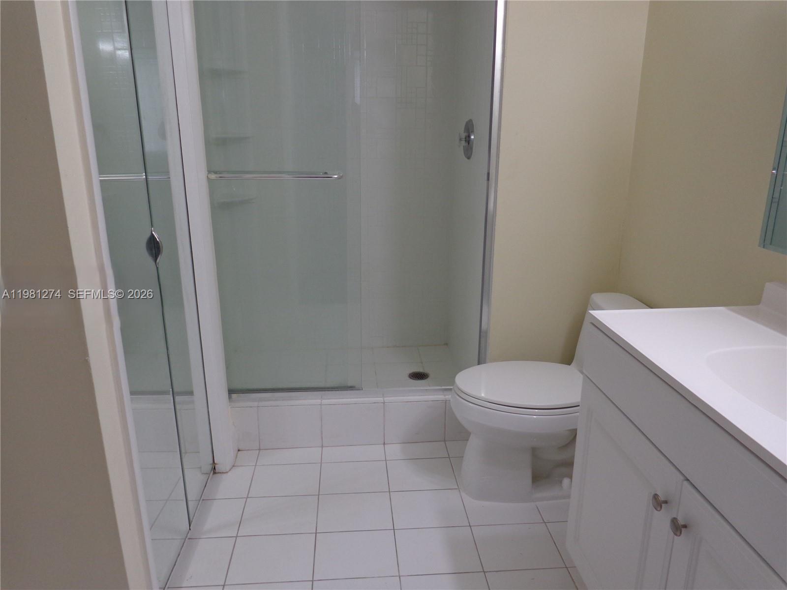 RACQUET CLUB APARTMENTS A - Residential Lease