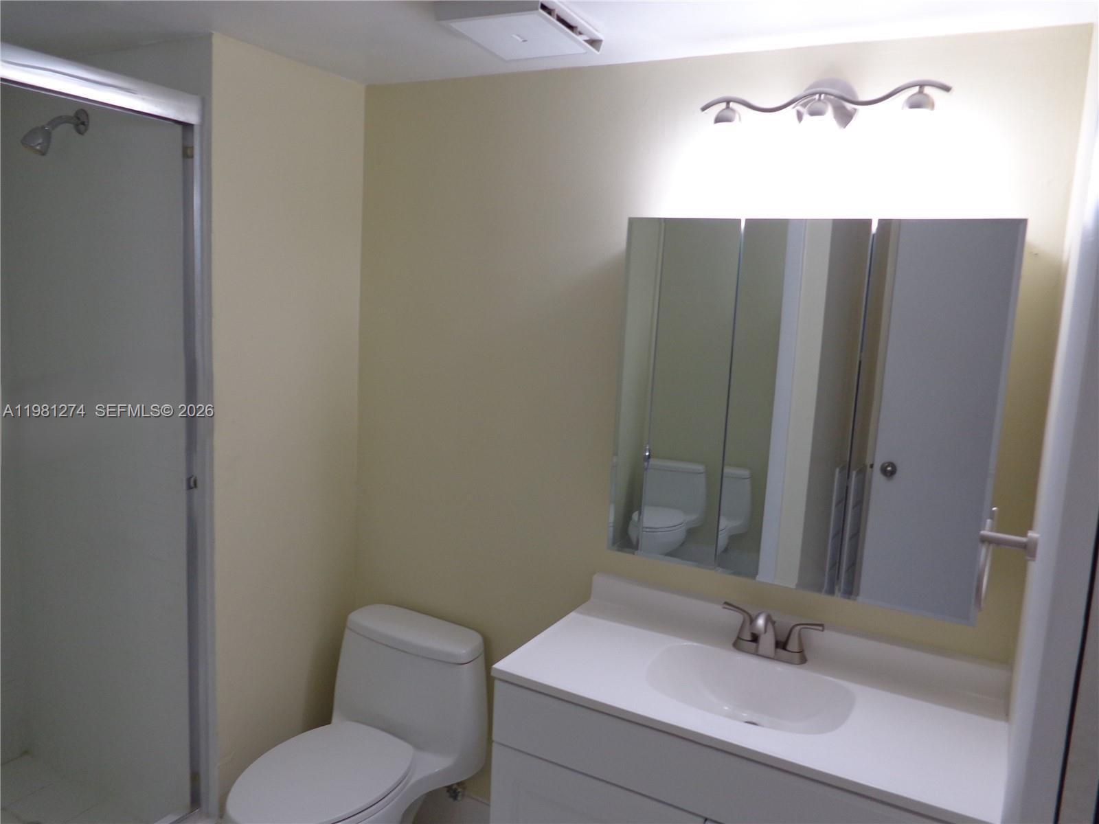 RACQUET CLUB APARTMENTS A - Residential Lease