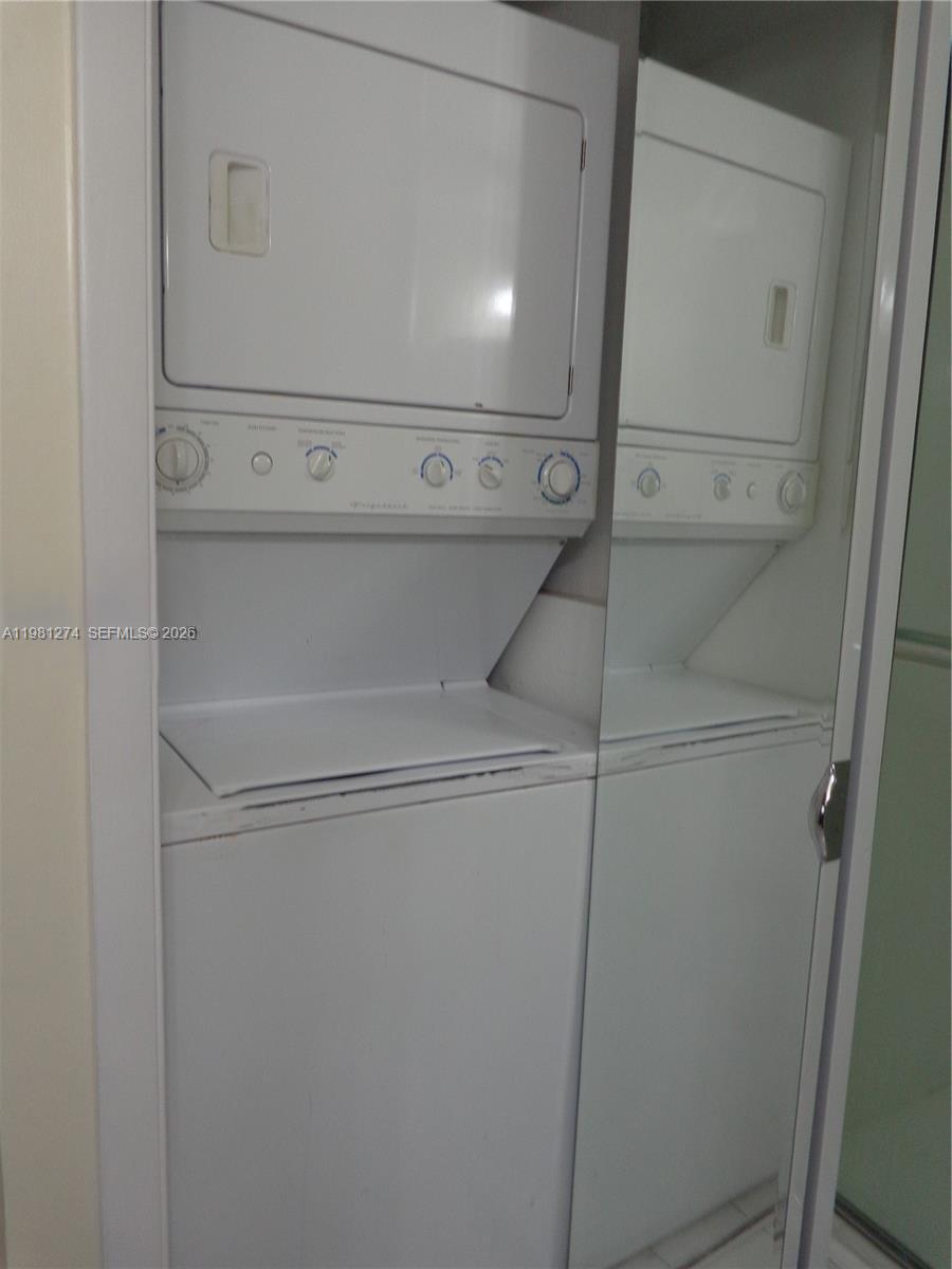 RACQUET CLUB APARTMENTS A - Residential Lease