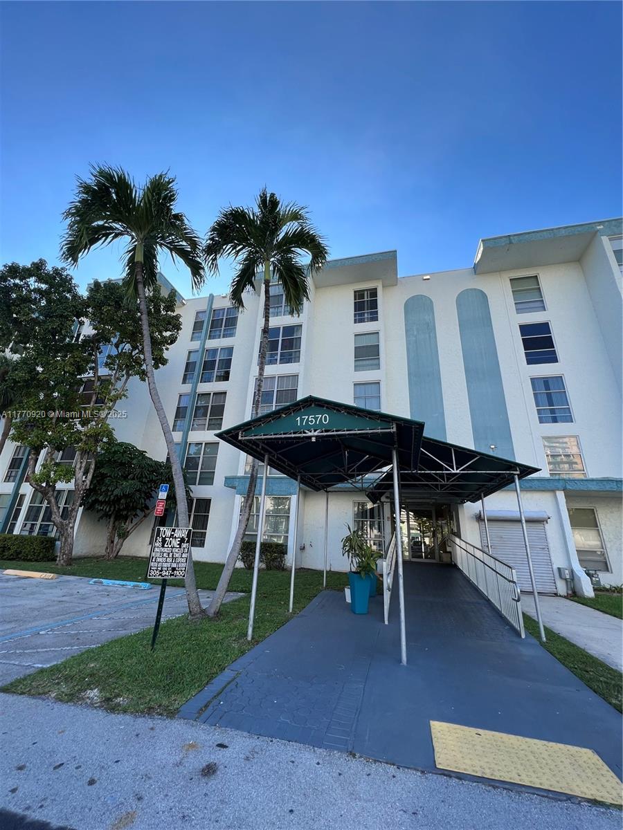 17570 Atlantic Blvd 203, Sunny Isles Beach, Miami-Dade County, Florida - 1 Bedrooms  
1 Bathrooms - 