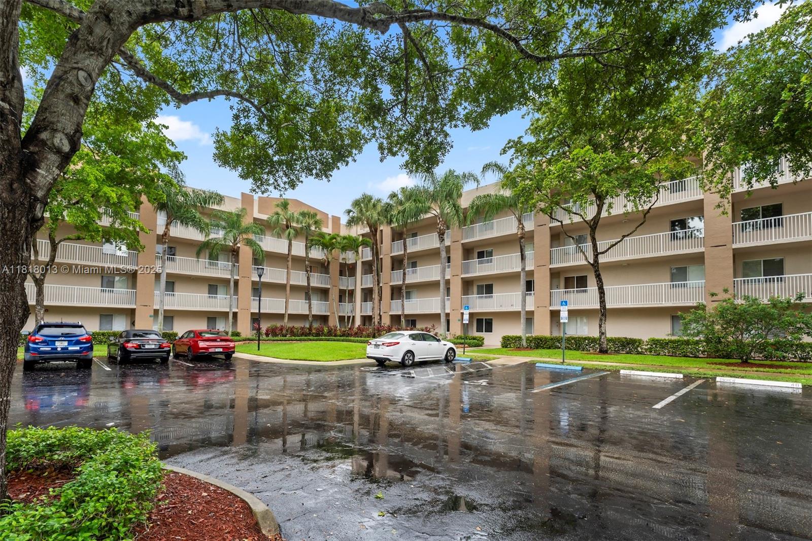 WELDON CONDOMINIUM G - Residential