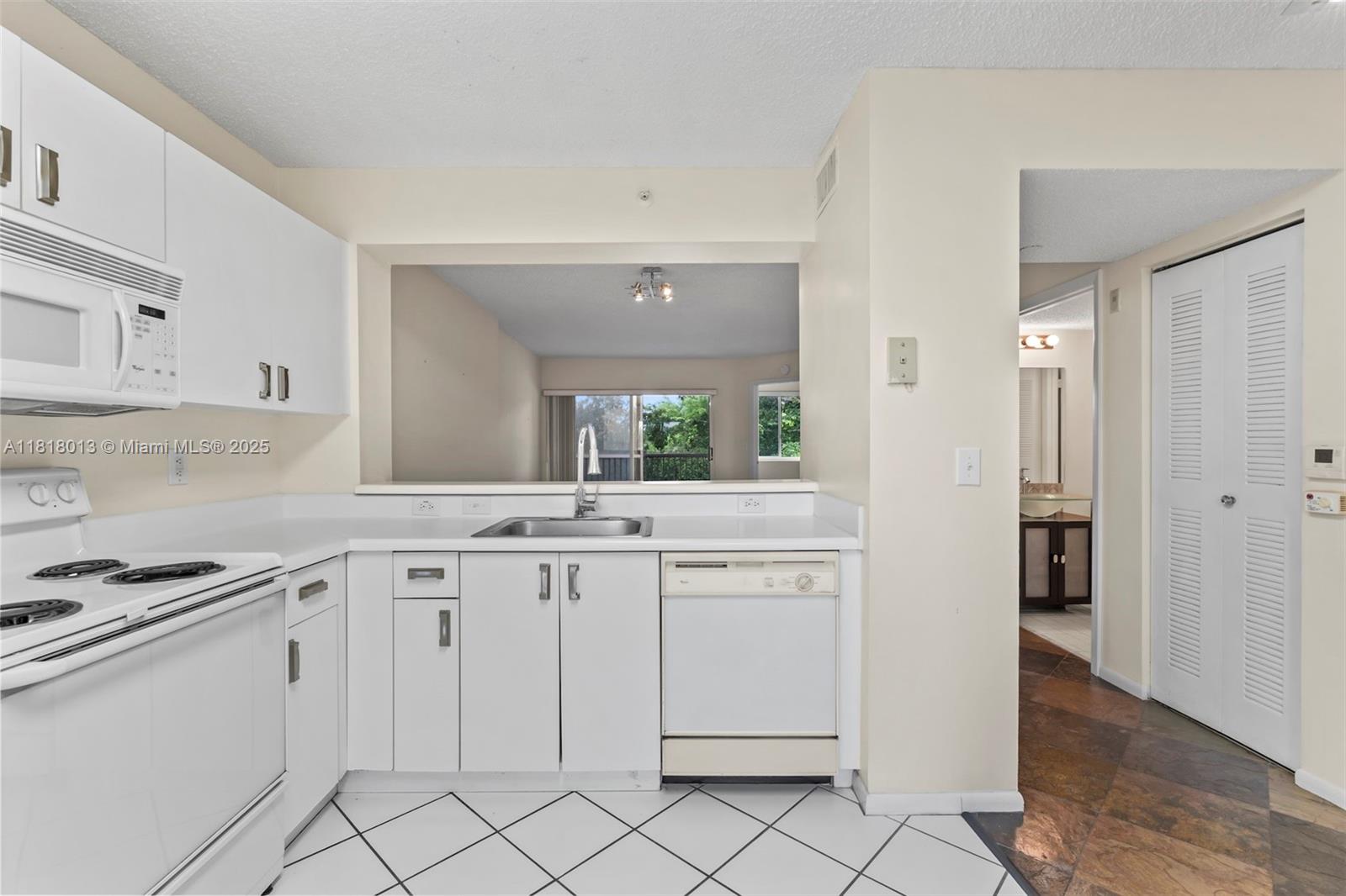 WELDON CONDOMINIUM G - Residential