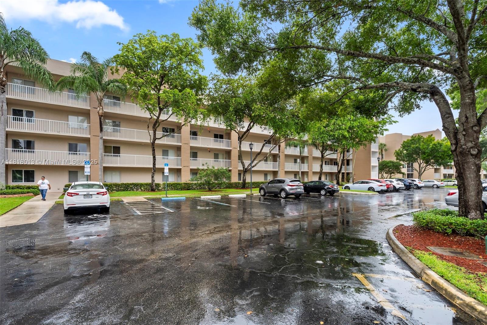 WELDON CONDOMINIUM G - Residential