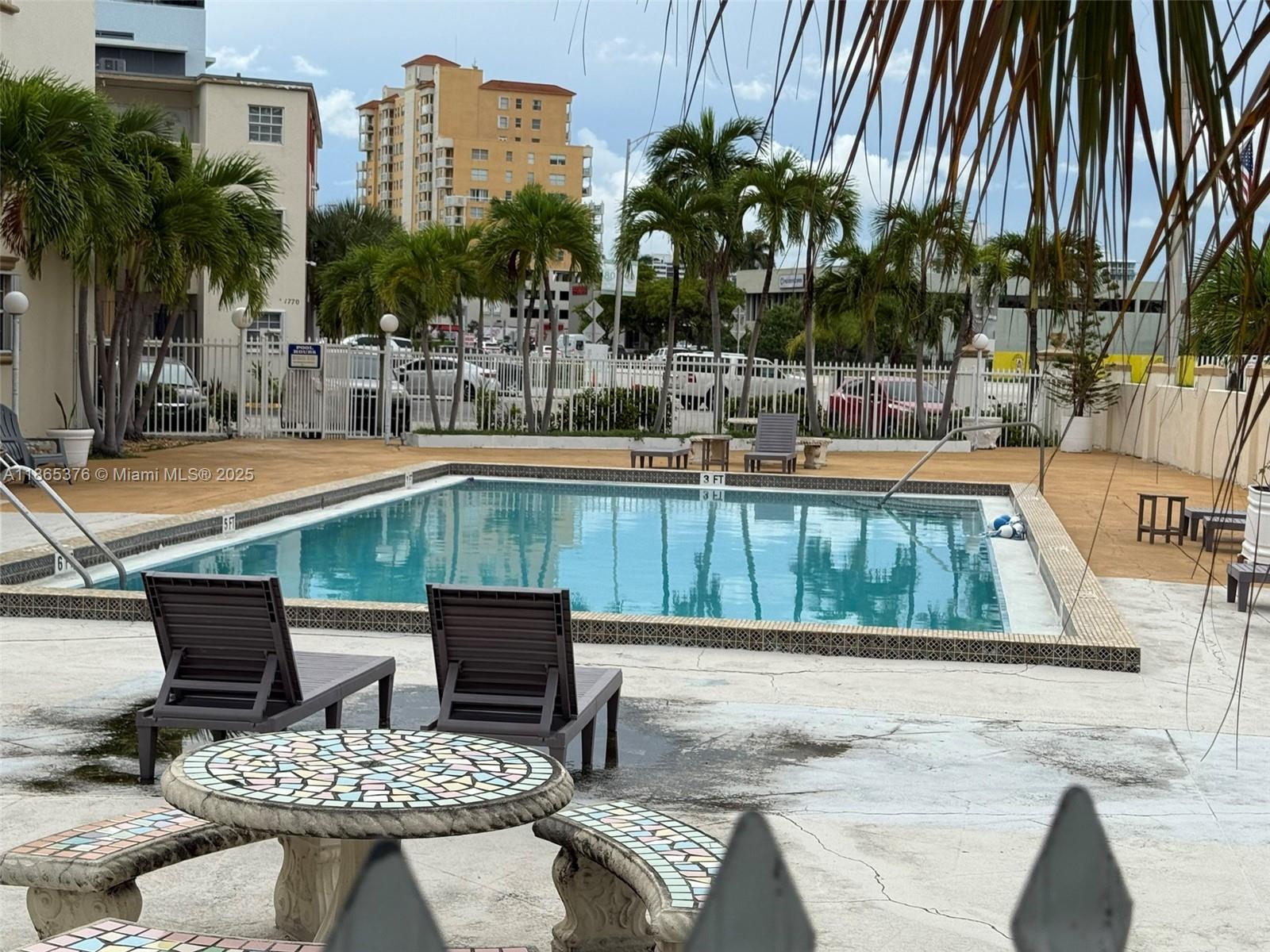 NO BAY WHITE HOUSE NO 1 C - Residential