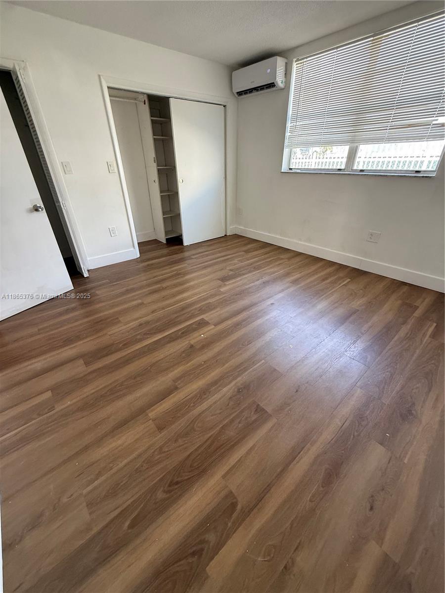 NO BAY WHITE HOUSE NO 1 C - Residential