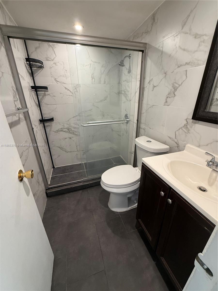 NO BAY WHITE HOUSE NO 1 C - Residential