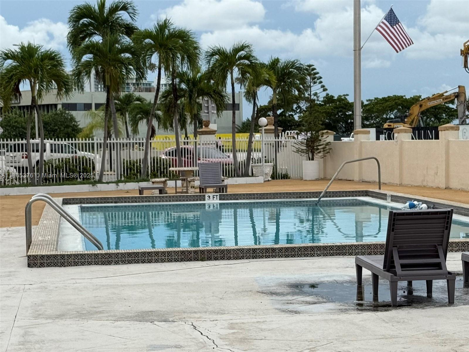 NO BAY WHITE HOUSE NO 1 C - Residential