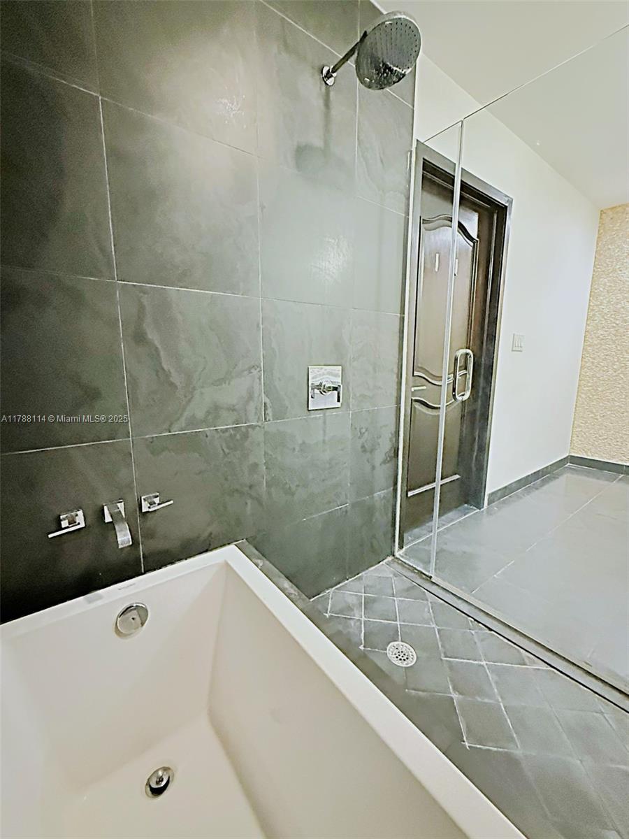 900 BISCAYNE BAY CONDO - Residential