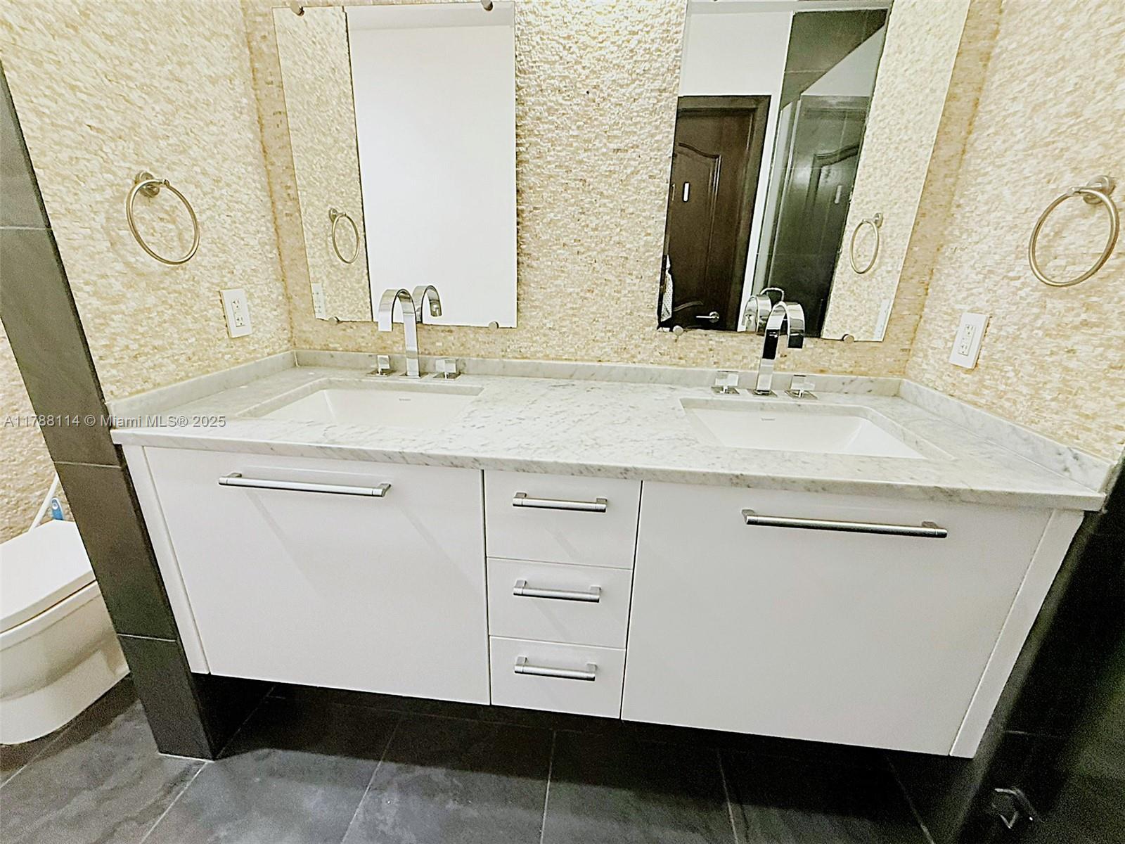 900 BISCAYNE BAY CONDO - Residential