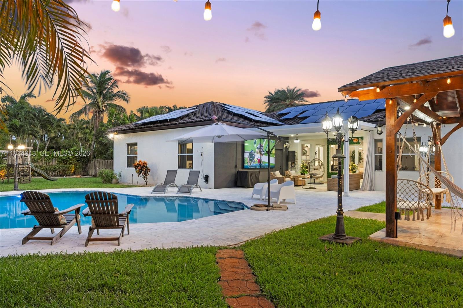 WINDSOR PALMS - Residential