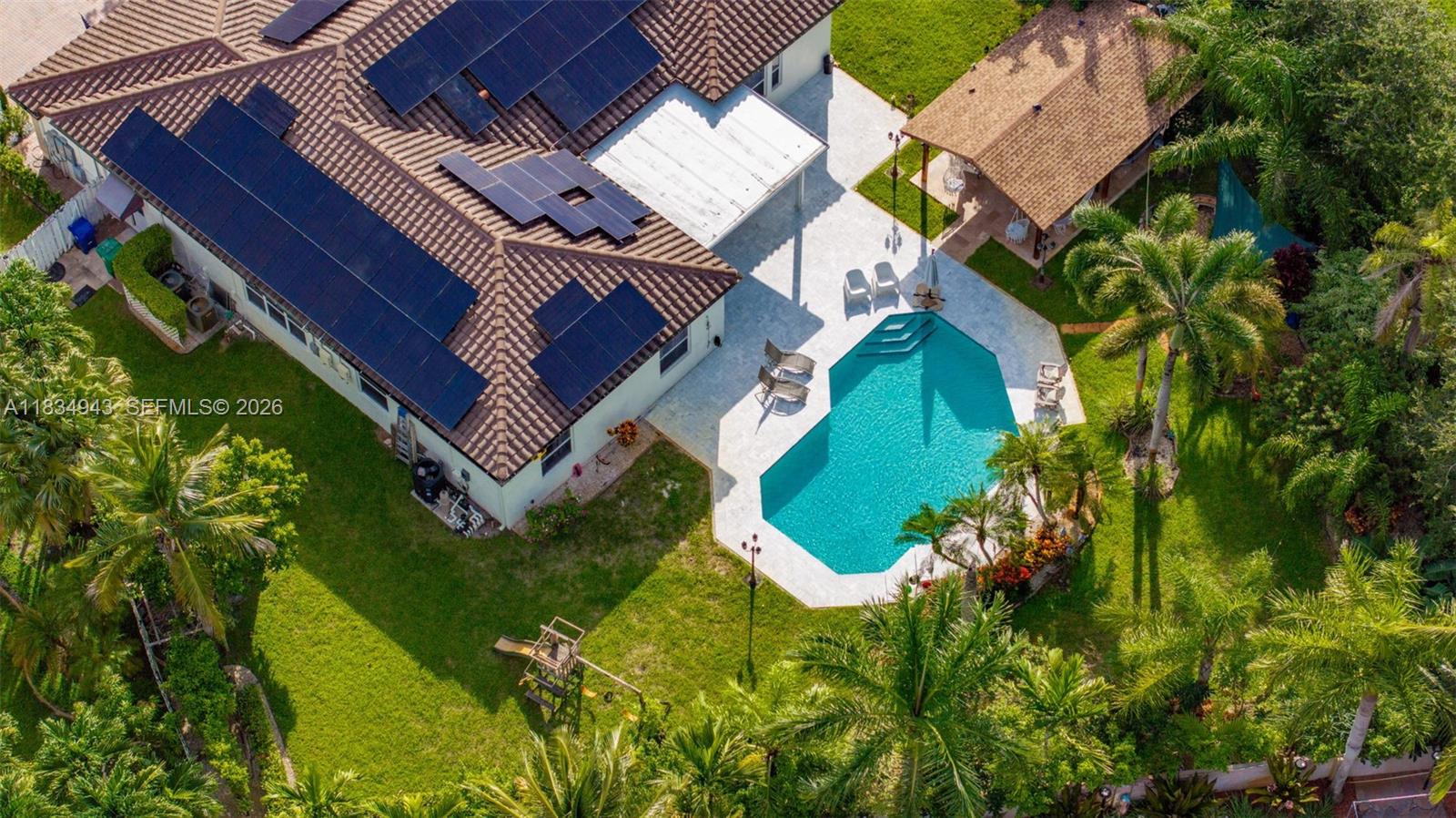 WINDSOR PALMS - Residential