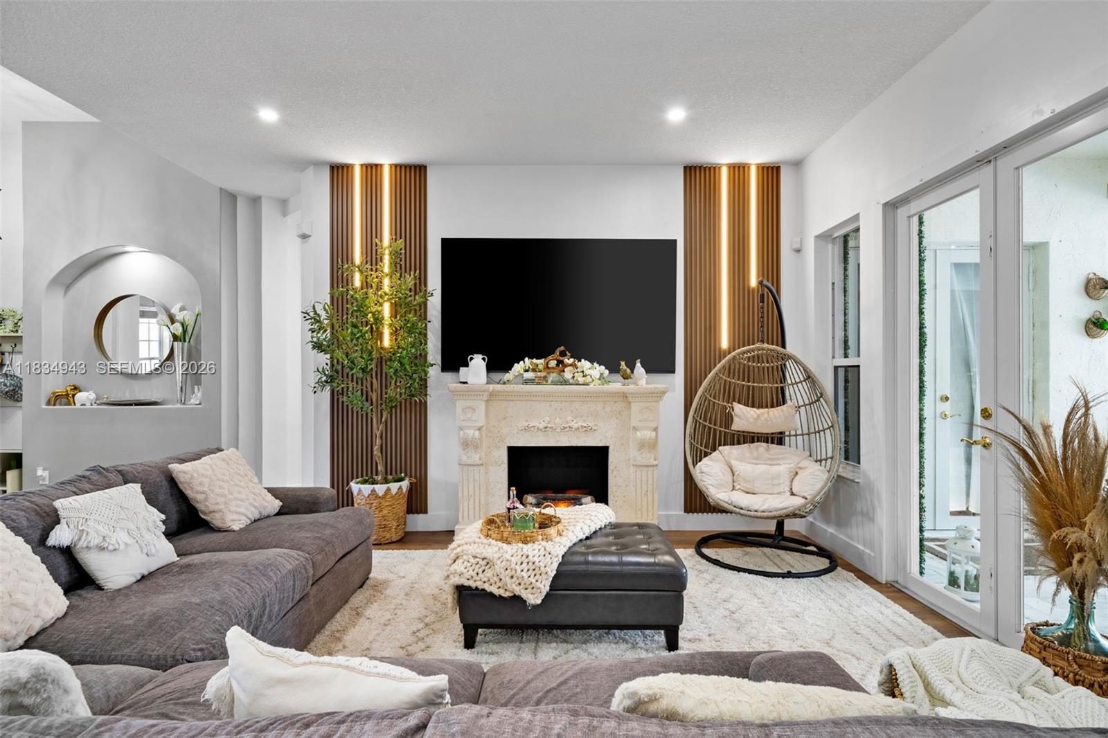 WINDSOR PALMS - Residential