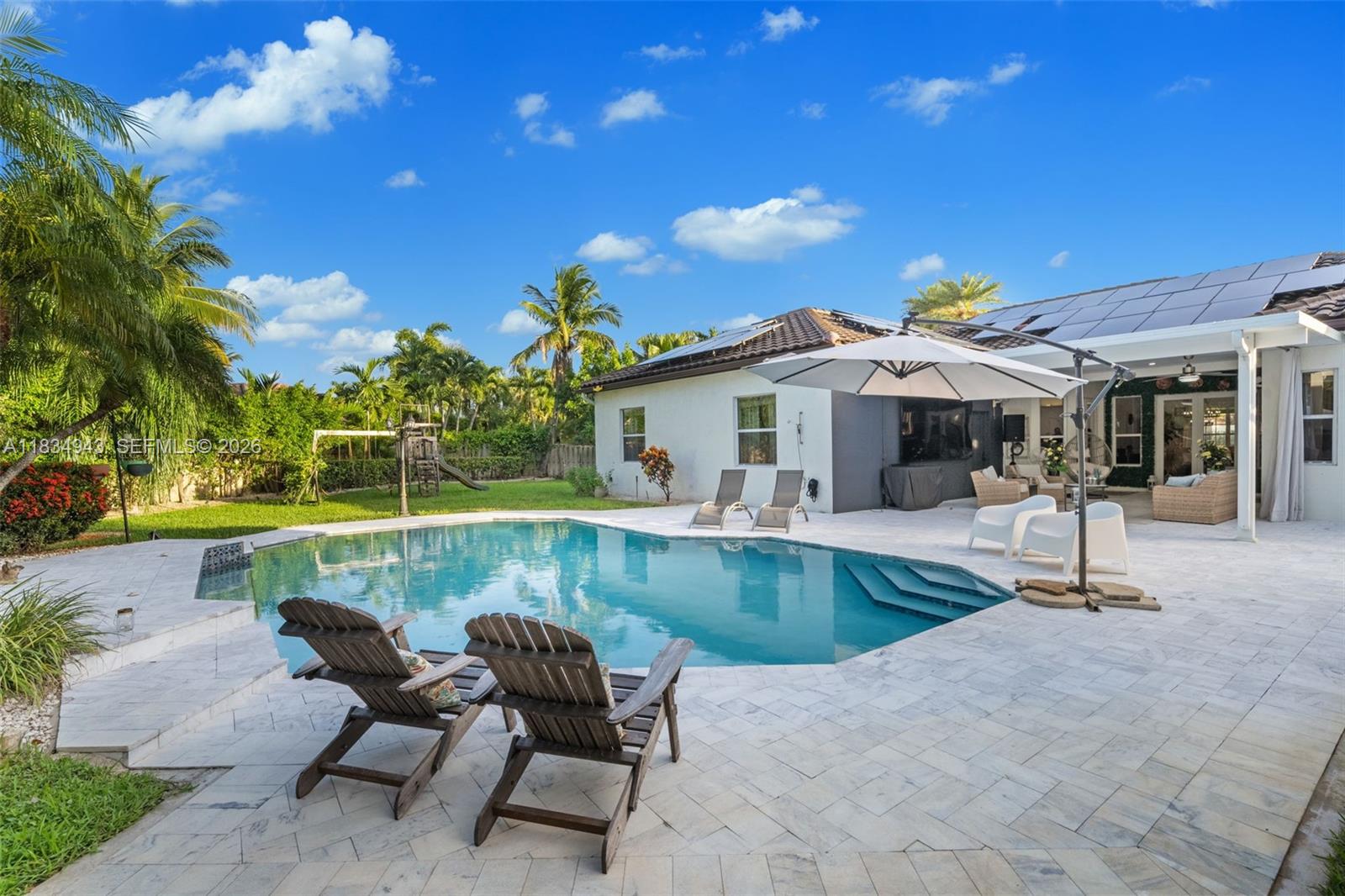 WINDSOR PALMS - Residential