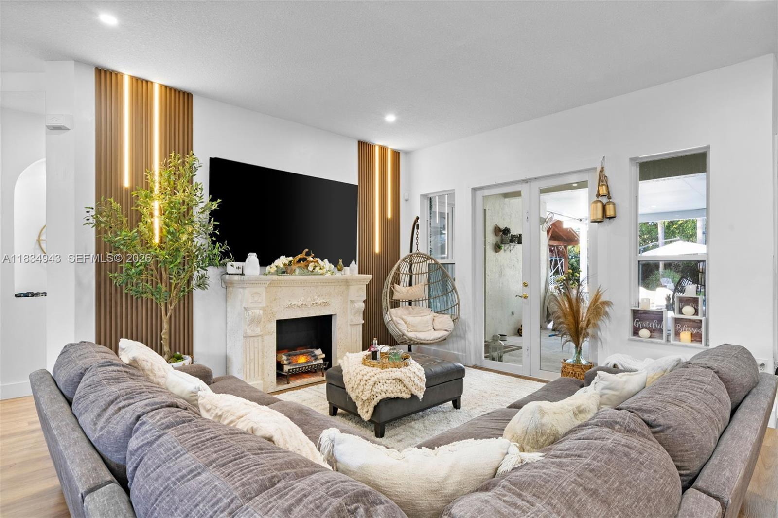 WINDSOR PALMS - Residential