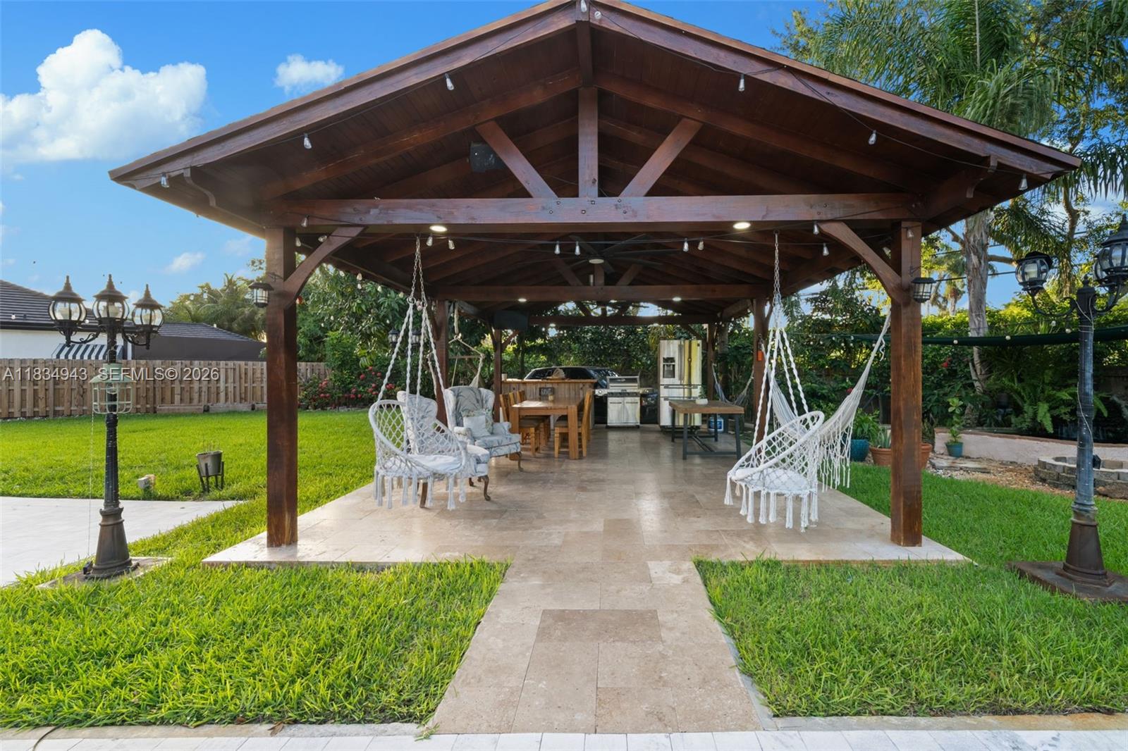 WINDSOR PALMS - Residential