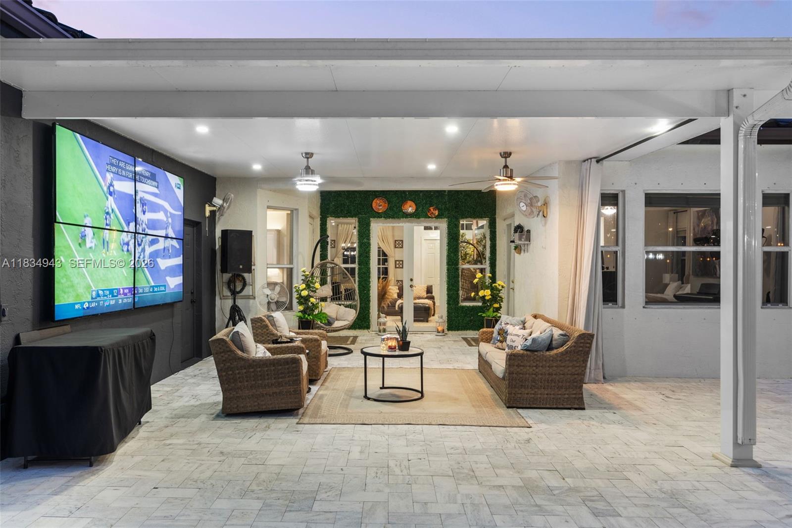 WINDSOR PALMS - Residential