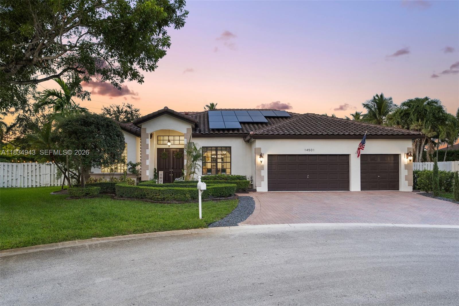 WINDSOR PALMS - Residential