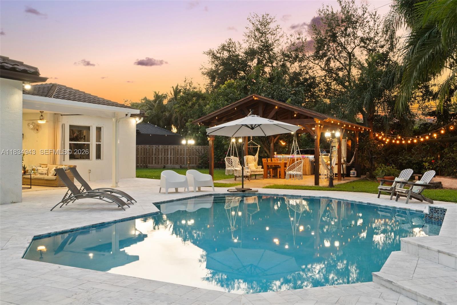 WINDSOR PALMS - Residential