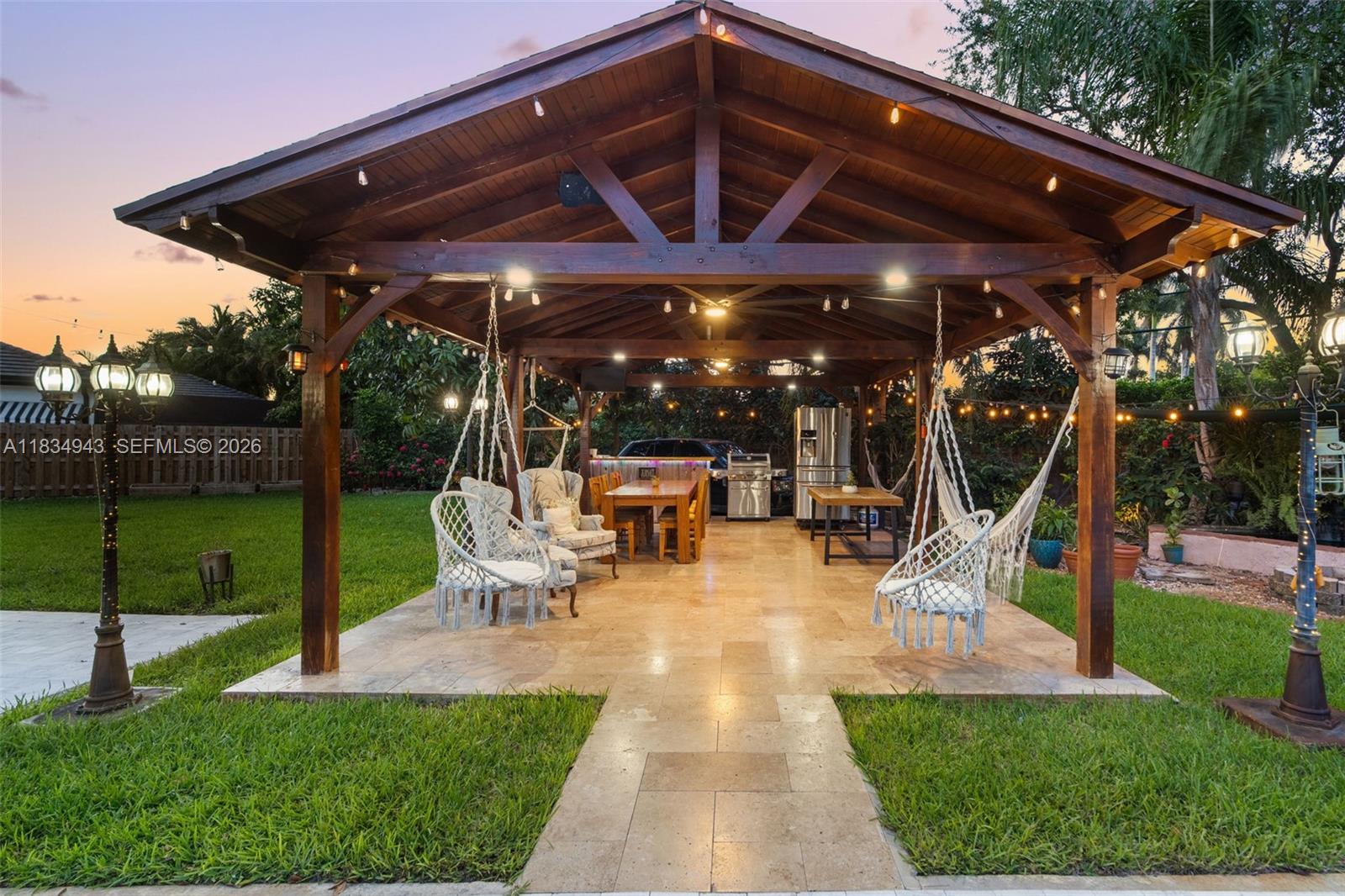 WINDSOR PALMS - Residential