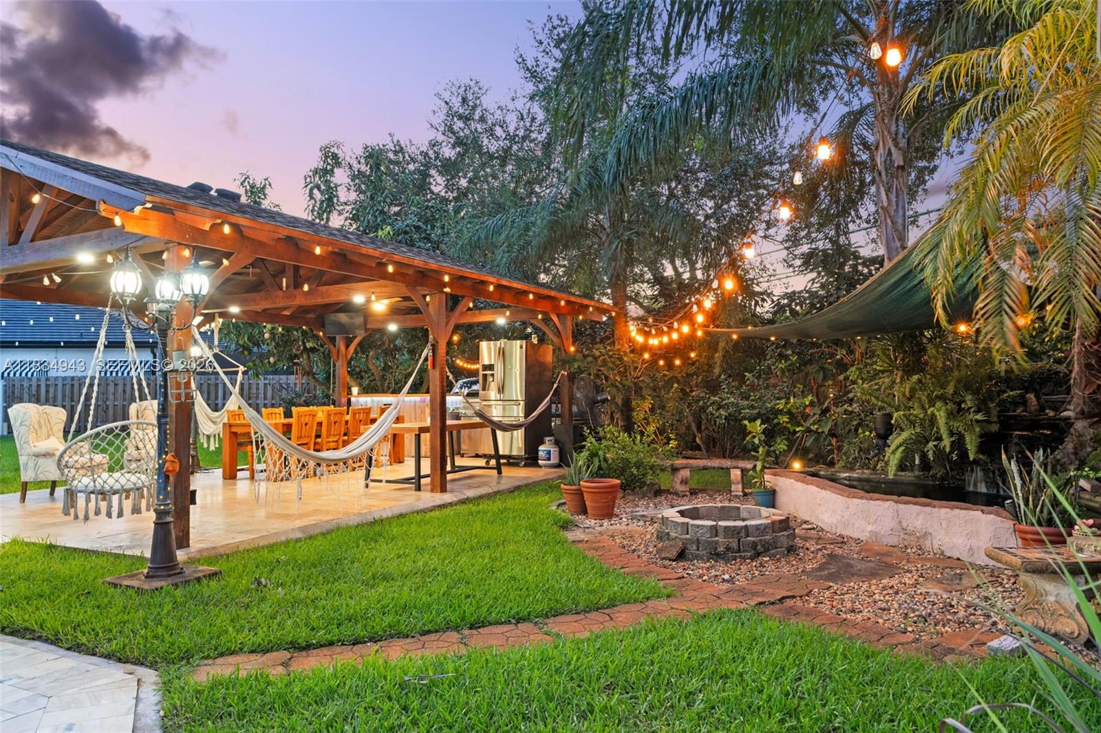 WINDSOR PALMS - Residential