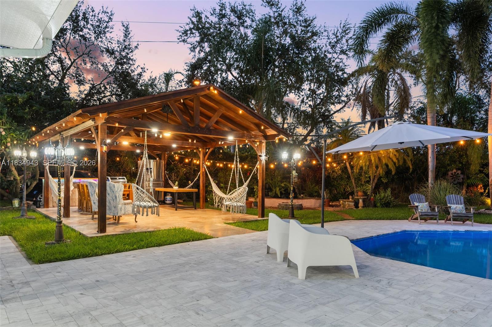 WINDSOR PALMS - Residential