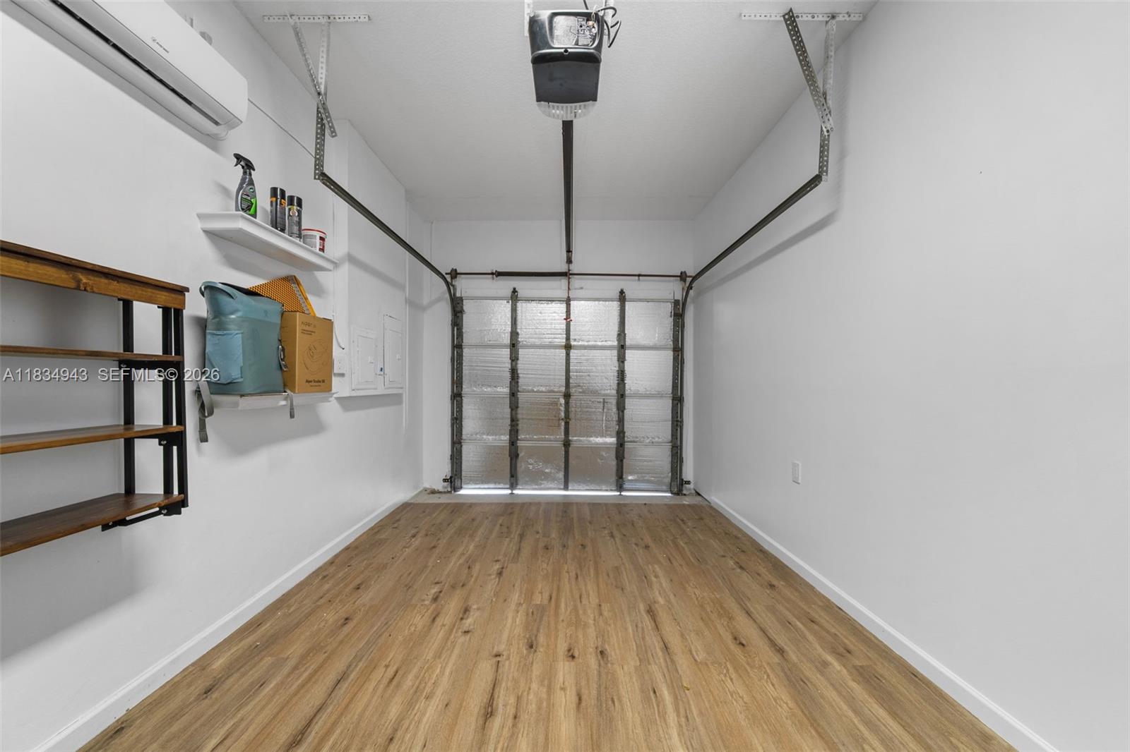 WINDSOR PALMS - Residential