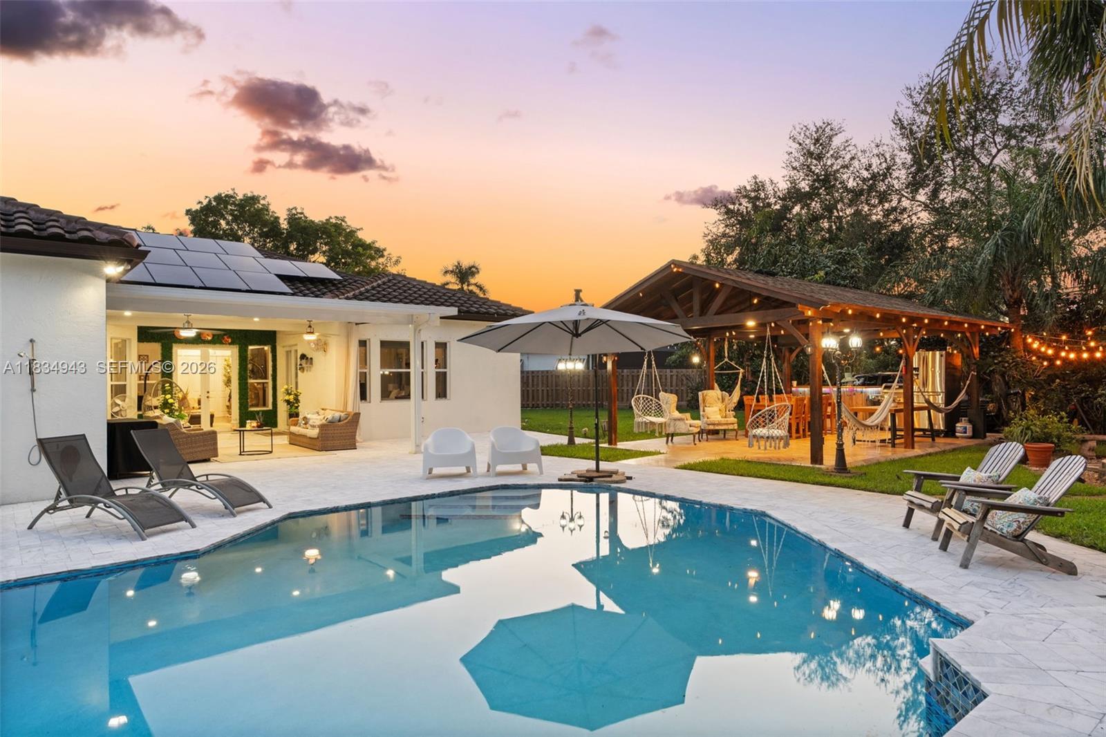 WINDSOR PALMS - Residential