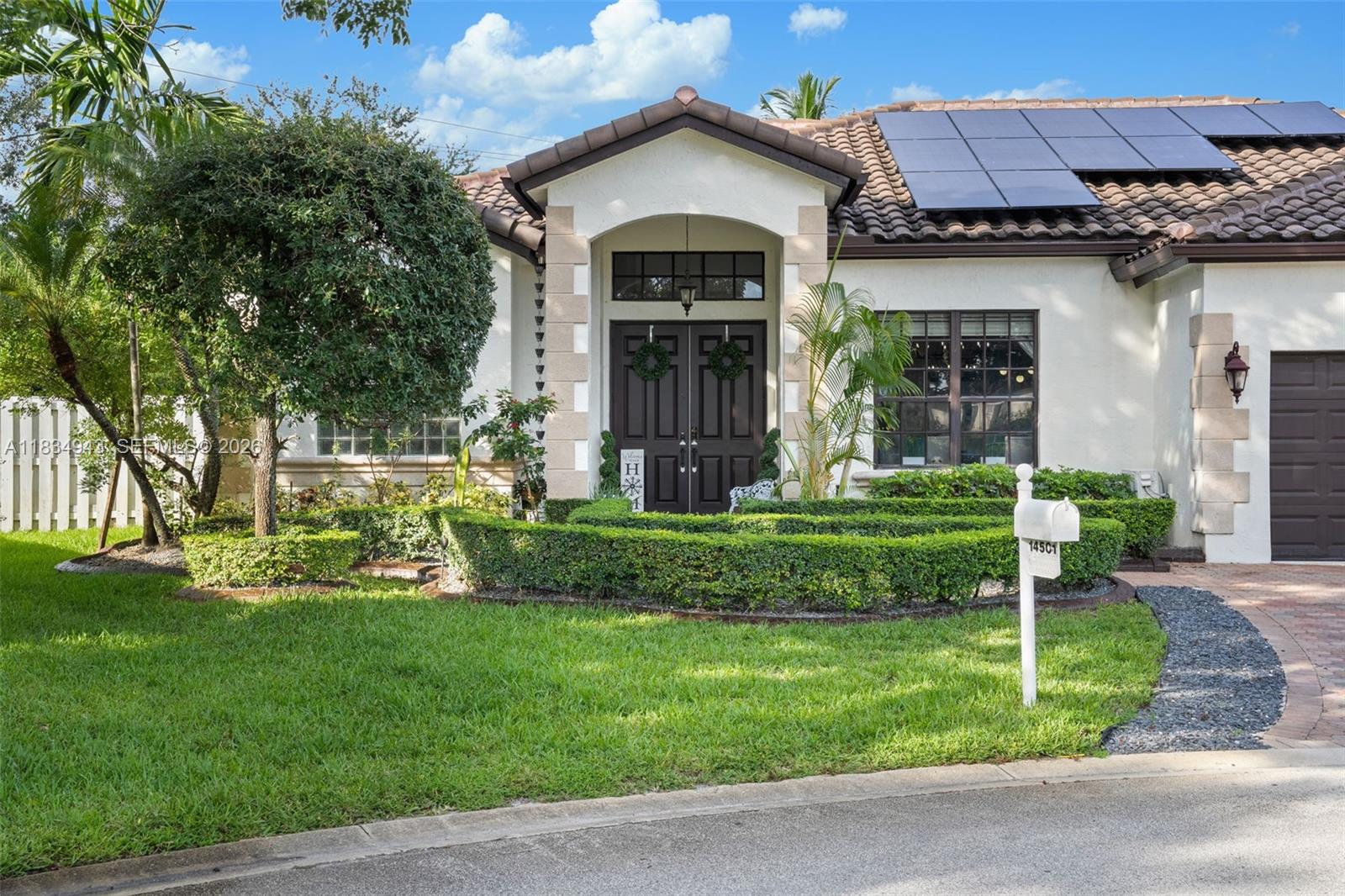 WINDSOR PALMS - Residential