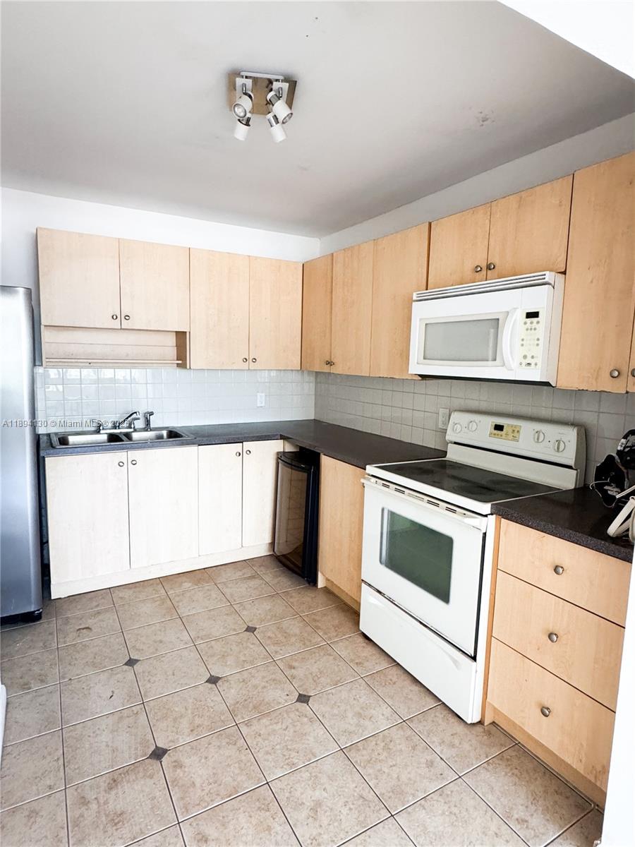 CRESTVIEW TOWERS CONDO - Residential