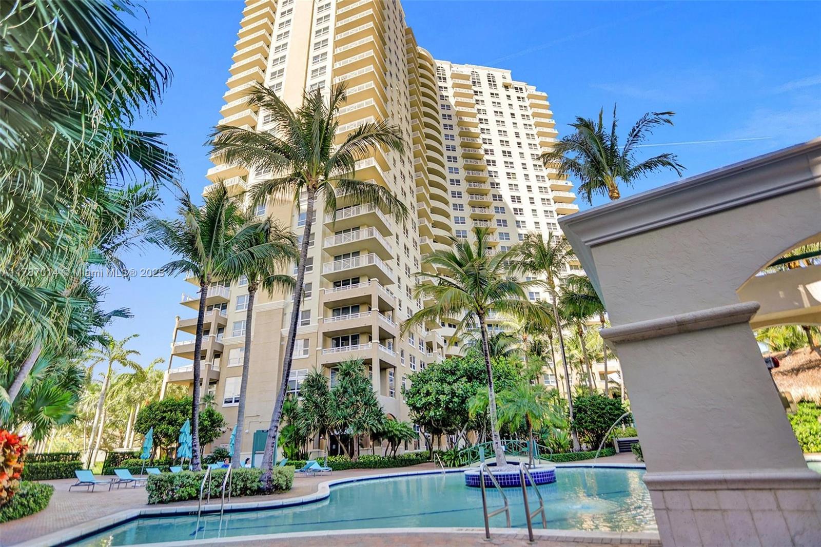 TURNBERRY ON THE GREEN CO - Residential