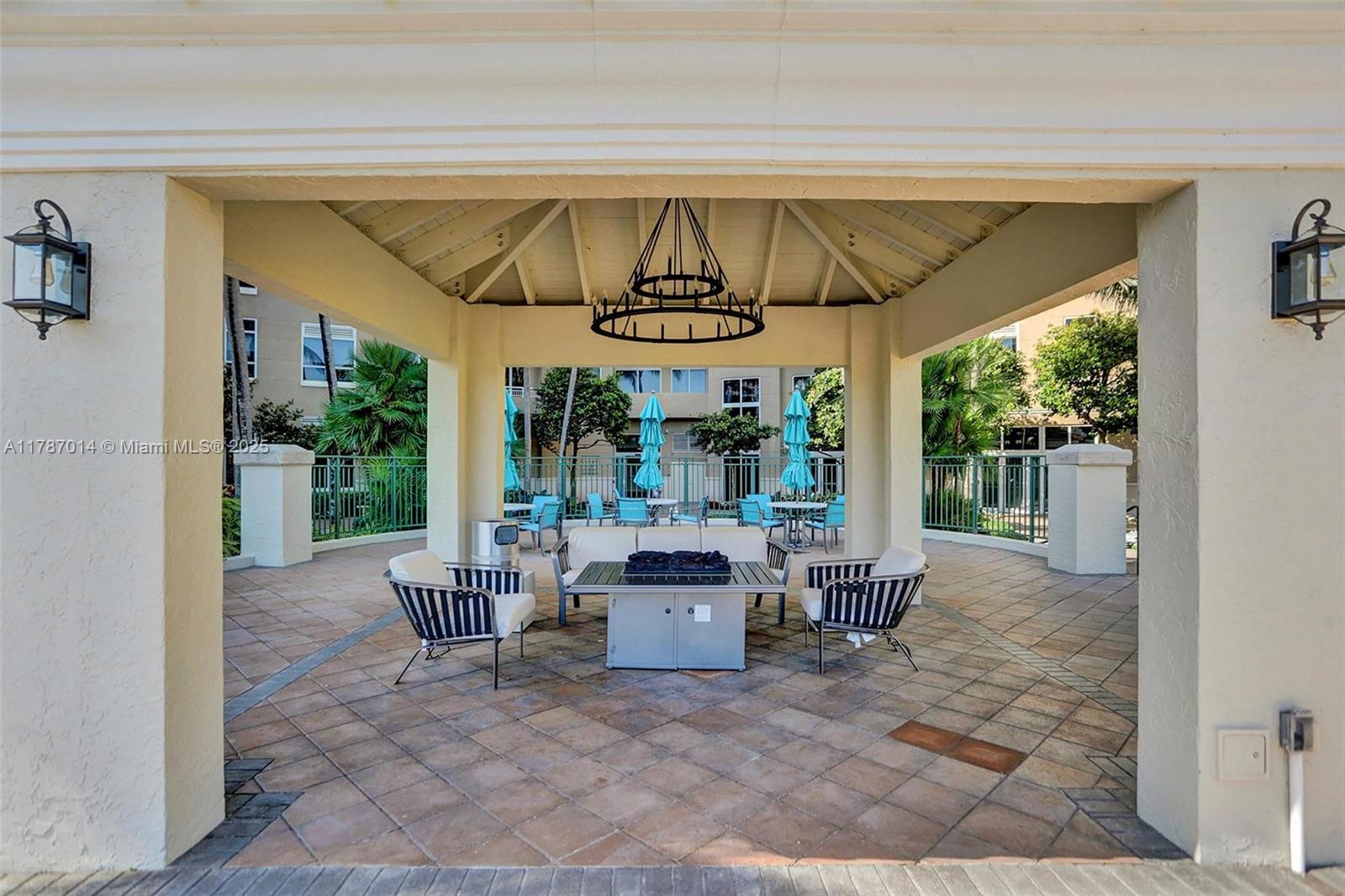 TURNBERRY ON THE GREEN CO - Residential