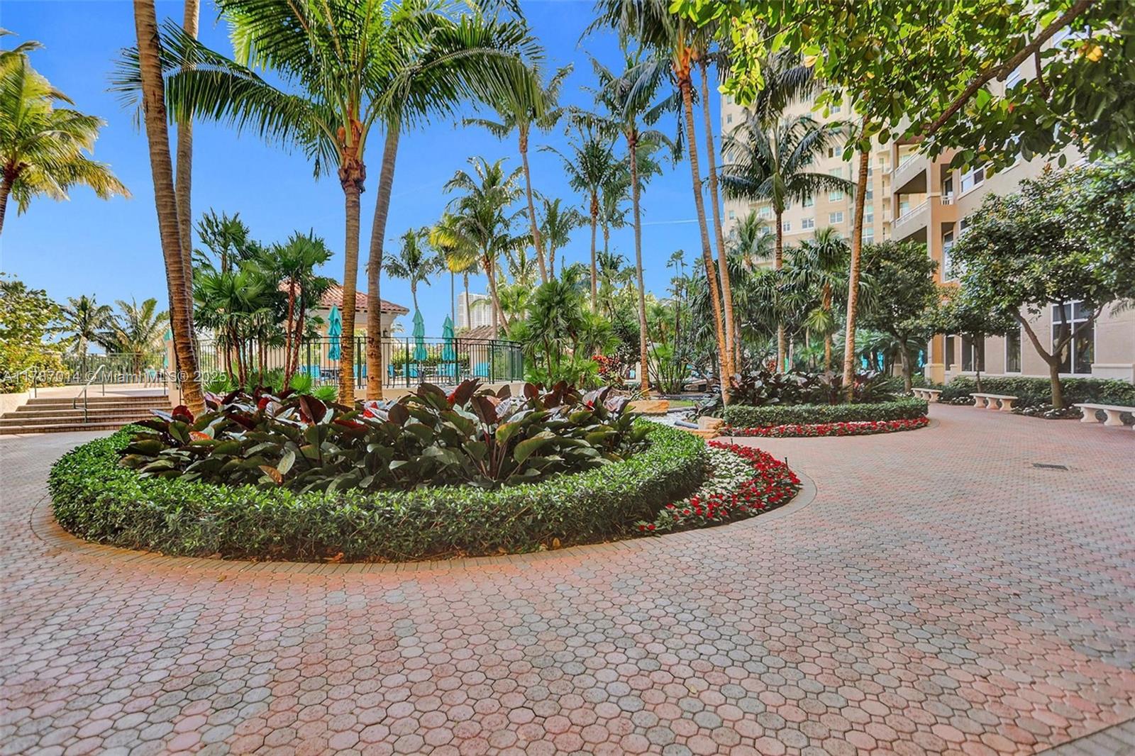 TURNBERRY ON THE GREEN CO - Residential