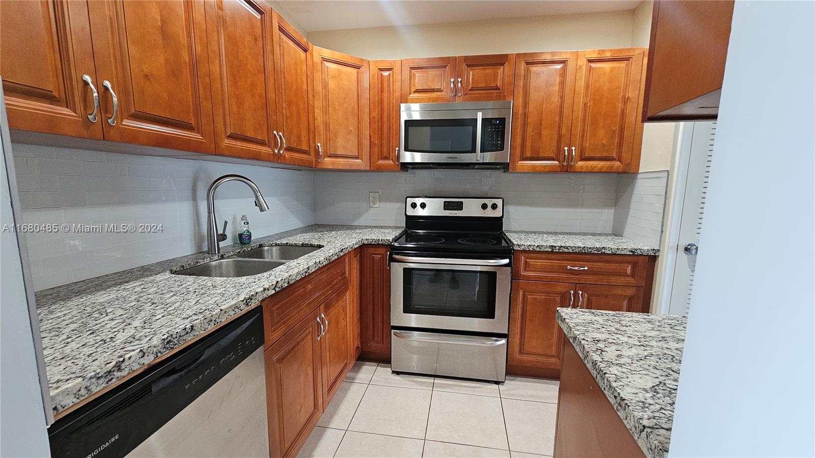 8901 Nw 38th Dr 206, Coral Springs, Broward County, Florida - 2 Bedrooms  
2 Bathrooms - 