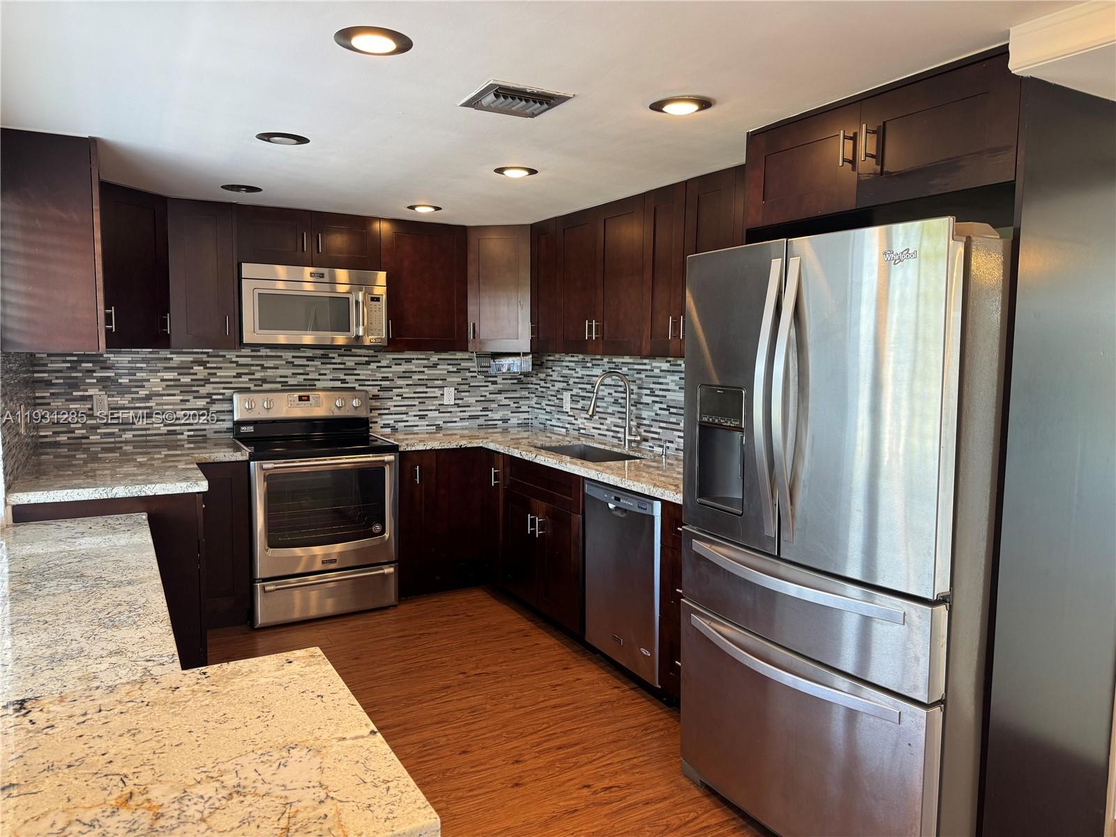 NO 105 PALM-AIRE COUNTRY - Residential Lease