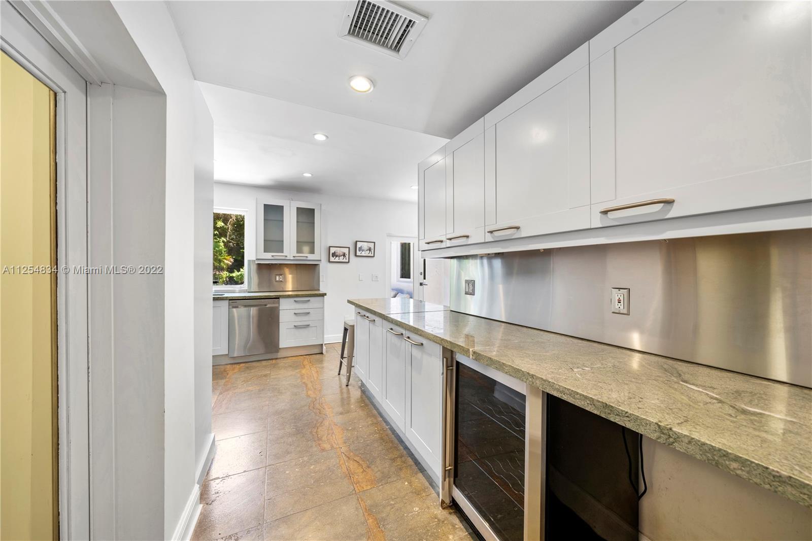 SUNSET ISLANDS-ISLAND NO - Residential