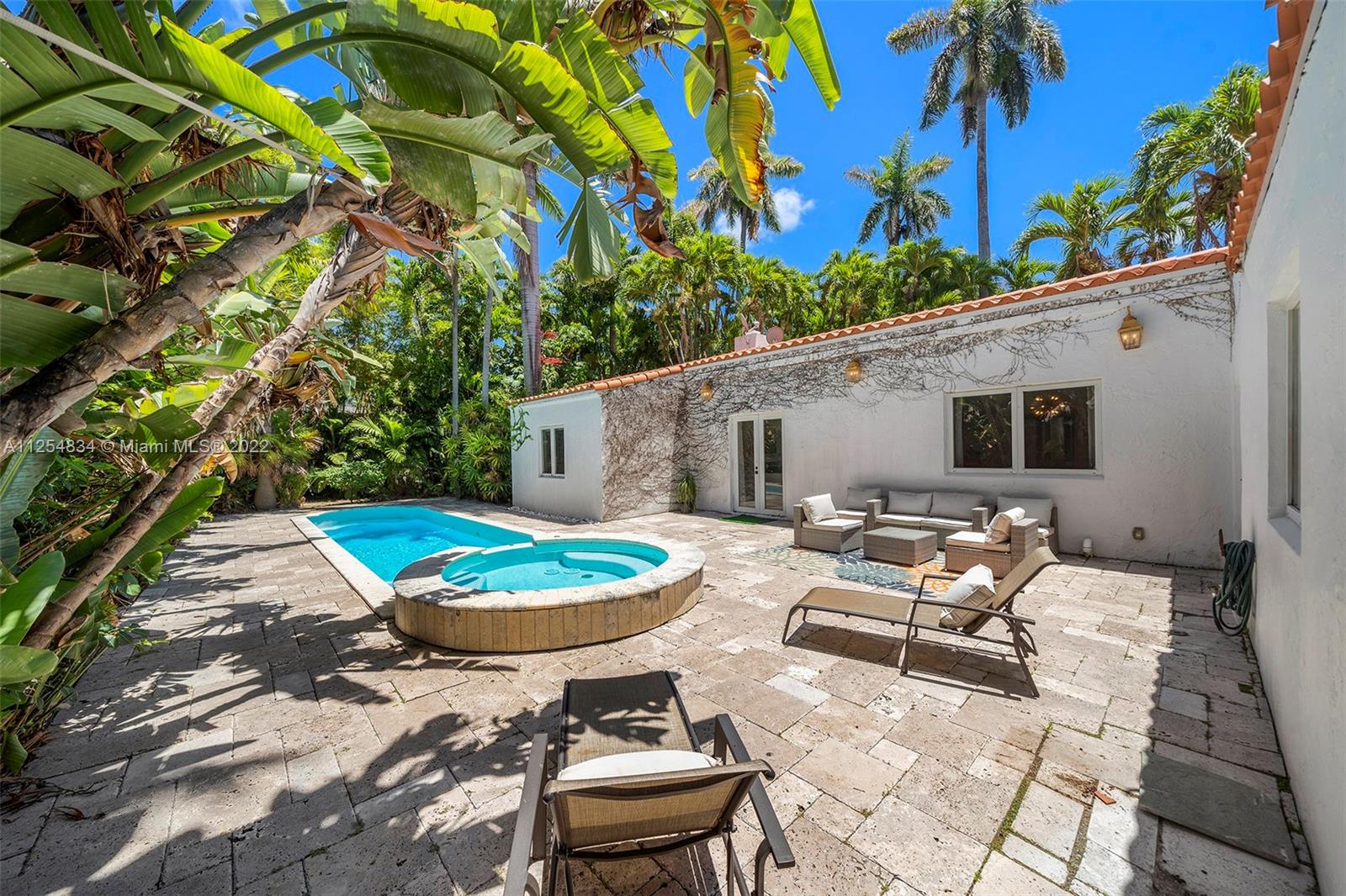 SUNSET ISLANDS-ISLAND NO - Residential