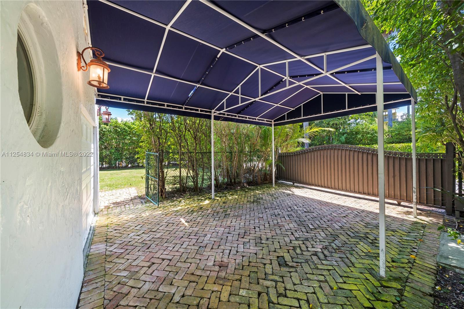 SUNSET ISLANDS-ISLAND NO - Residential