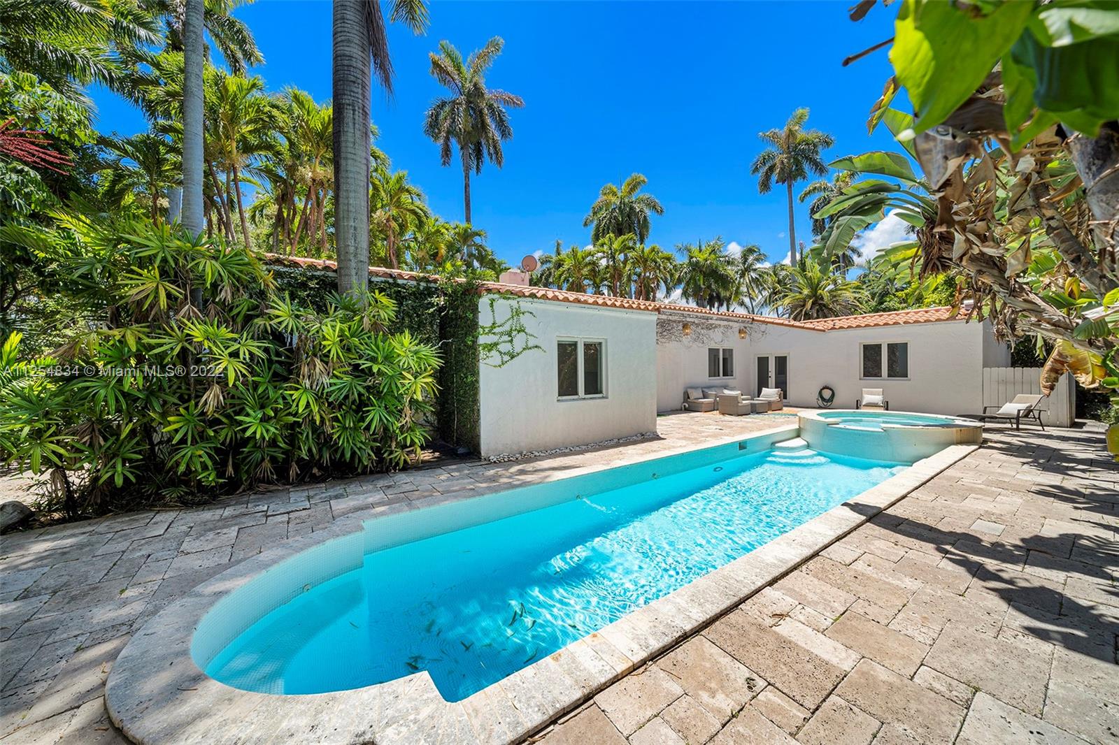 SUNSET ISLANDS-ISLAND NO - Residential