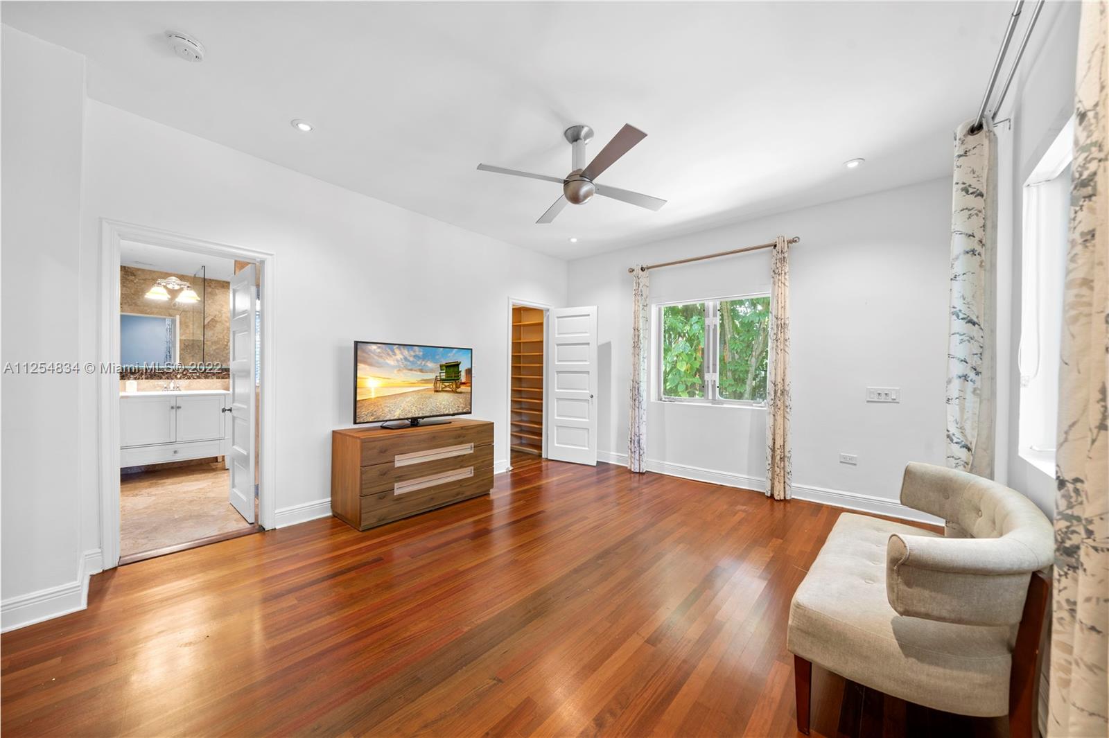 SUNSET ISLANDS-ISLAND NO - Residential