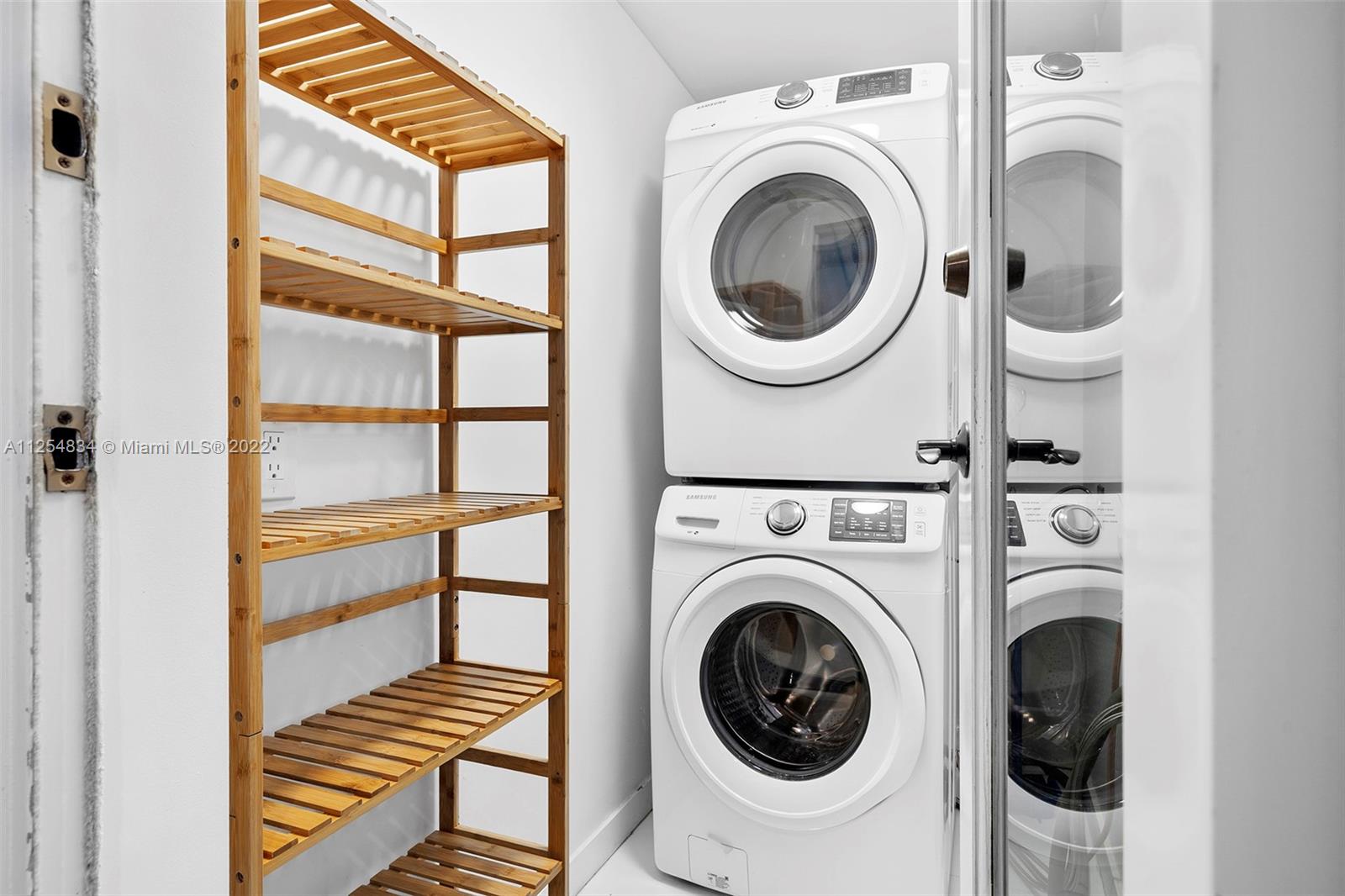 SUNSET ISLANDS-ISLAND NO - Residential