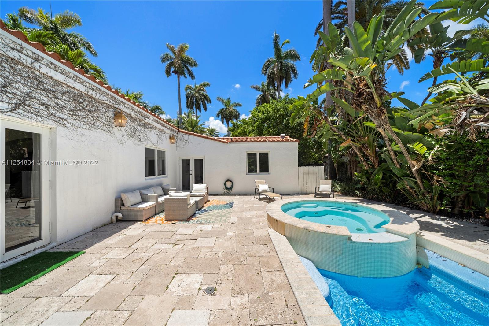 SUNSET ISLANDS-ISLAND NO - Residential