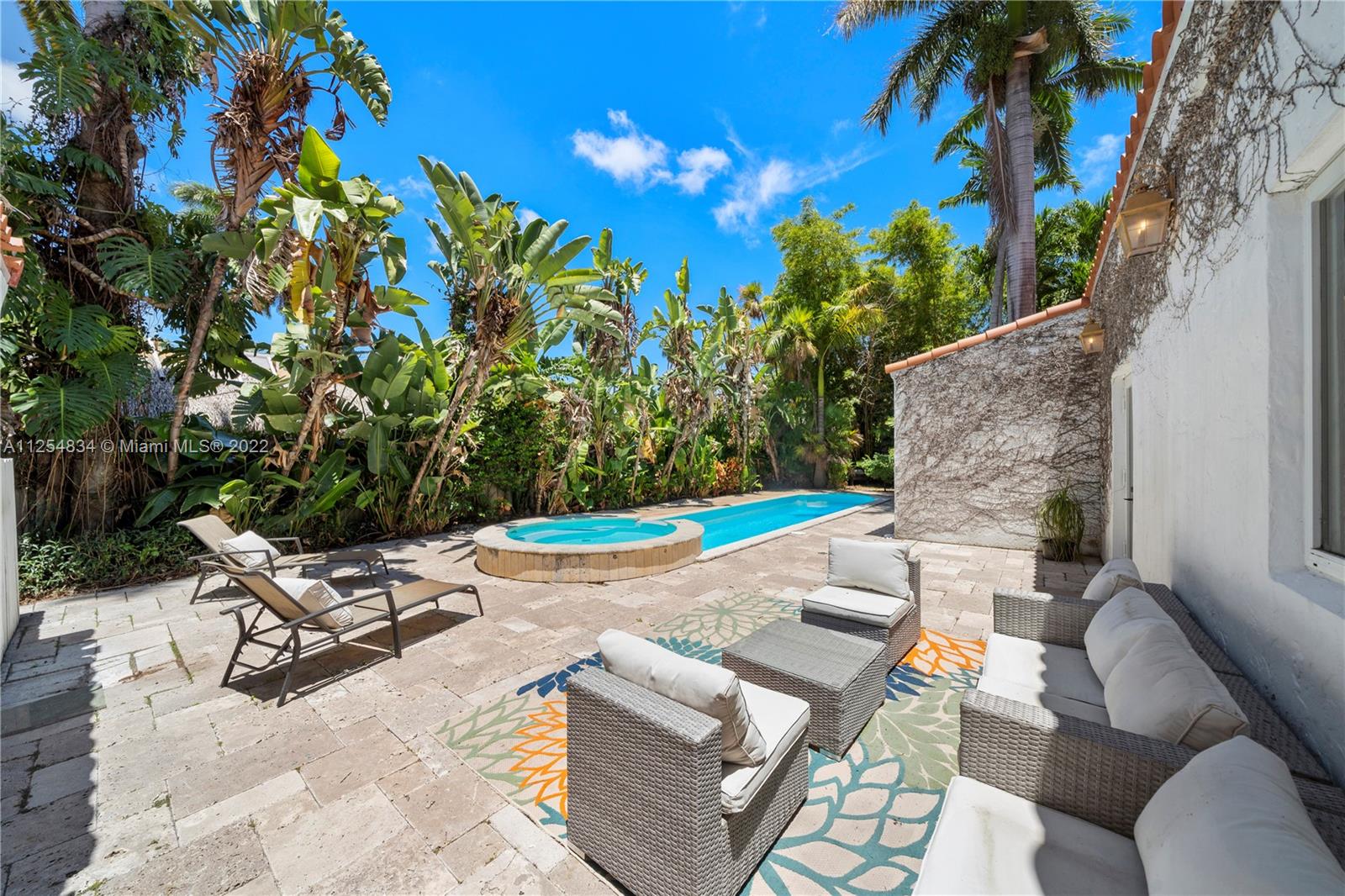 SUNSET ISLANDS-ISLAND NO - Residential